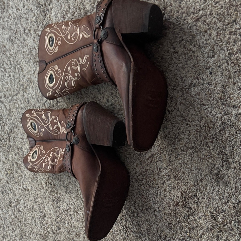 J.B. Dillon Brown Heeled Boots - Picture 4 of 5